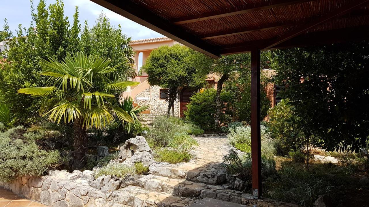 Apartments Villa Temer Pinezići Exteriör bild