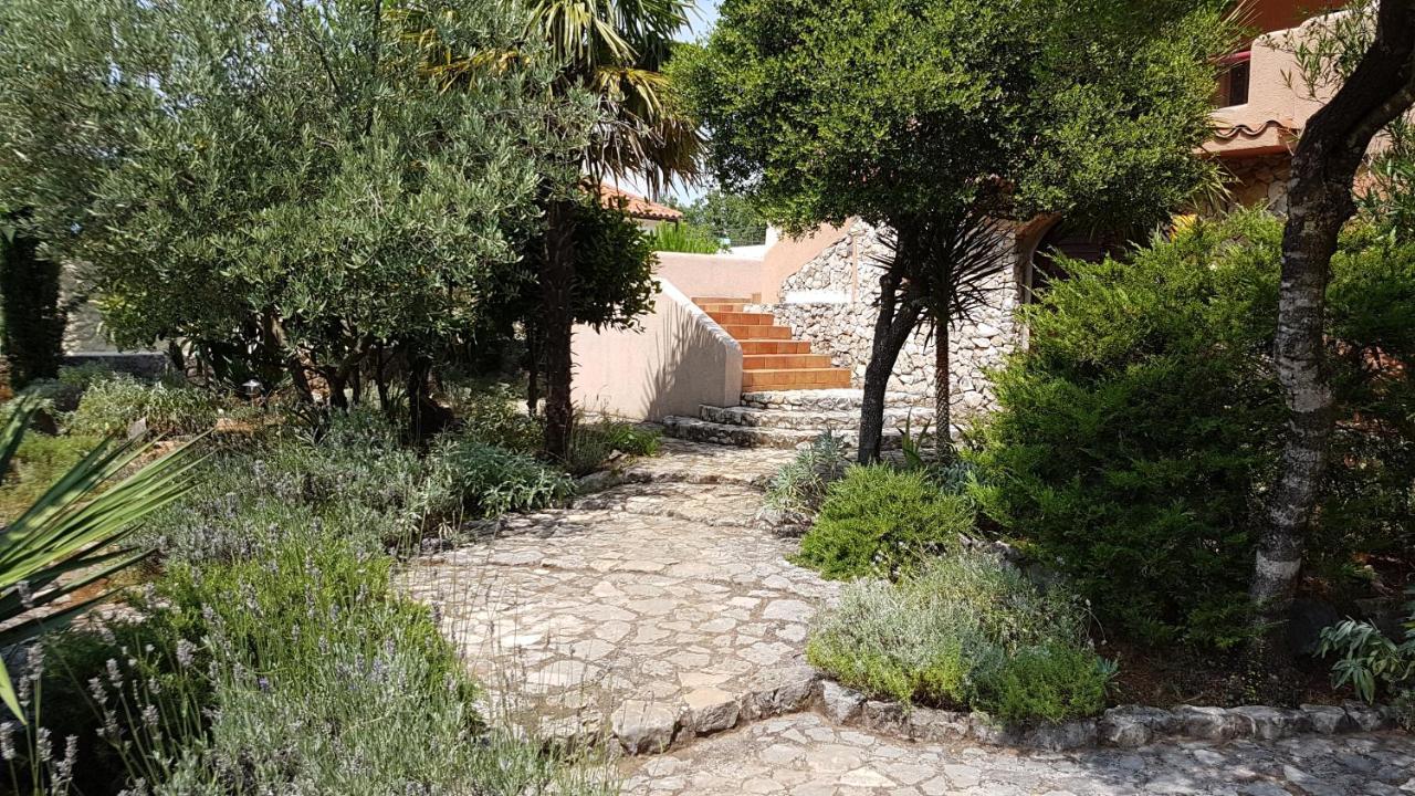 Apartments Villa Temer Pinezići Exteriör bild
