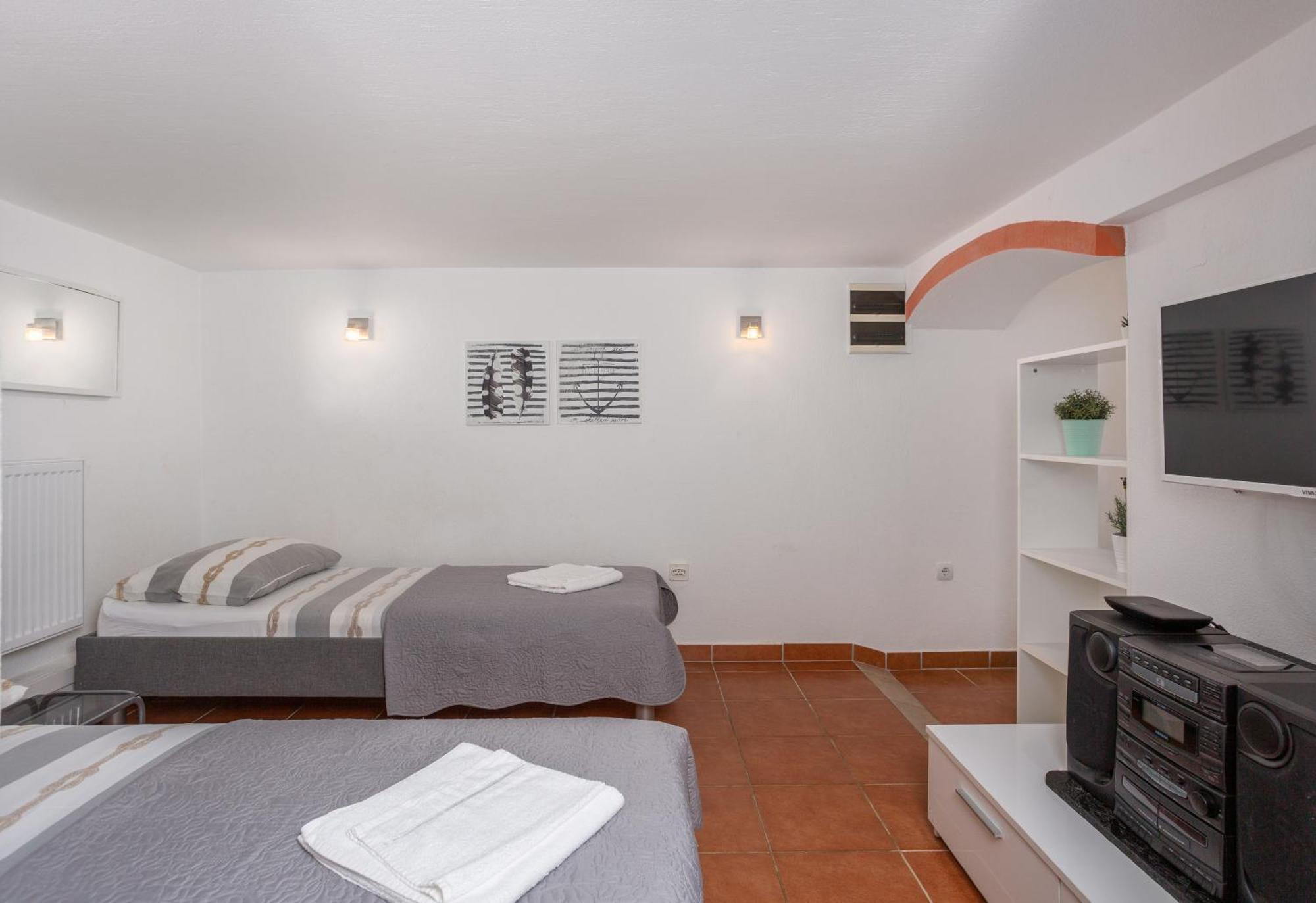 Apartments Villa Temer Pinezići Exteriör bild