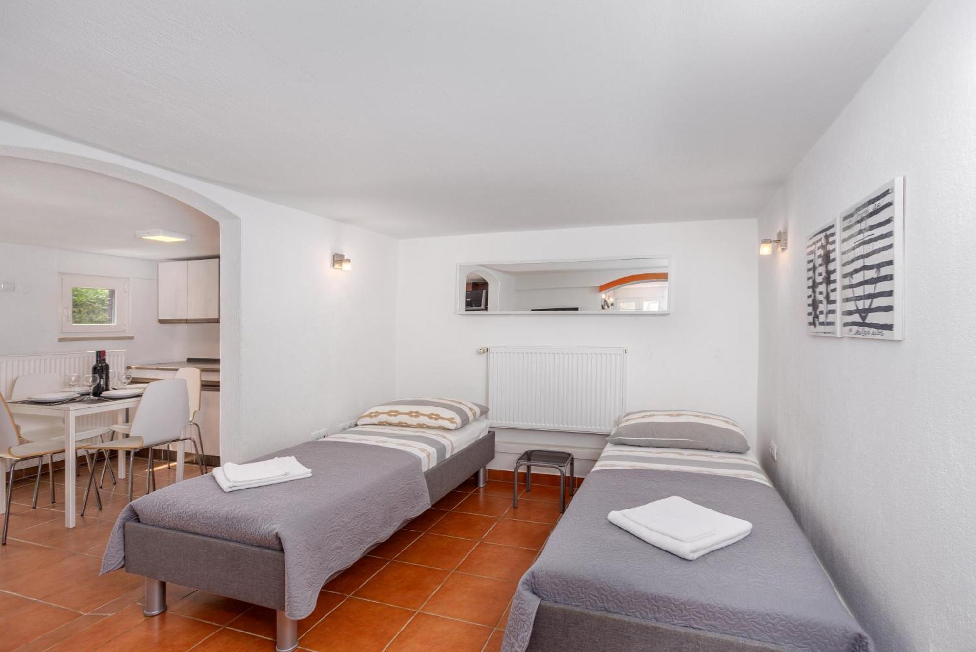 Apartments Villa Temer Pinezići Exteriör bild