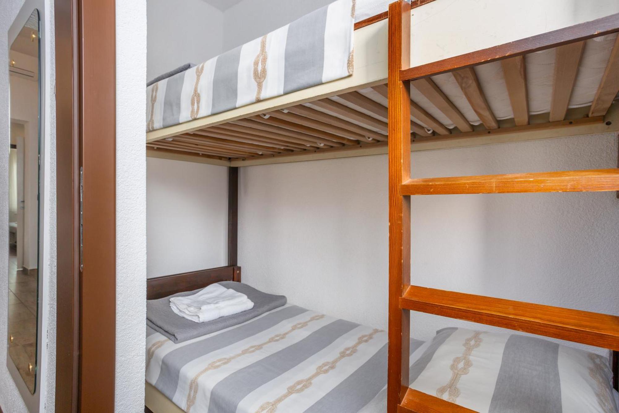 Apartments Villa Temer Pinezići Exteriör bild