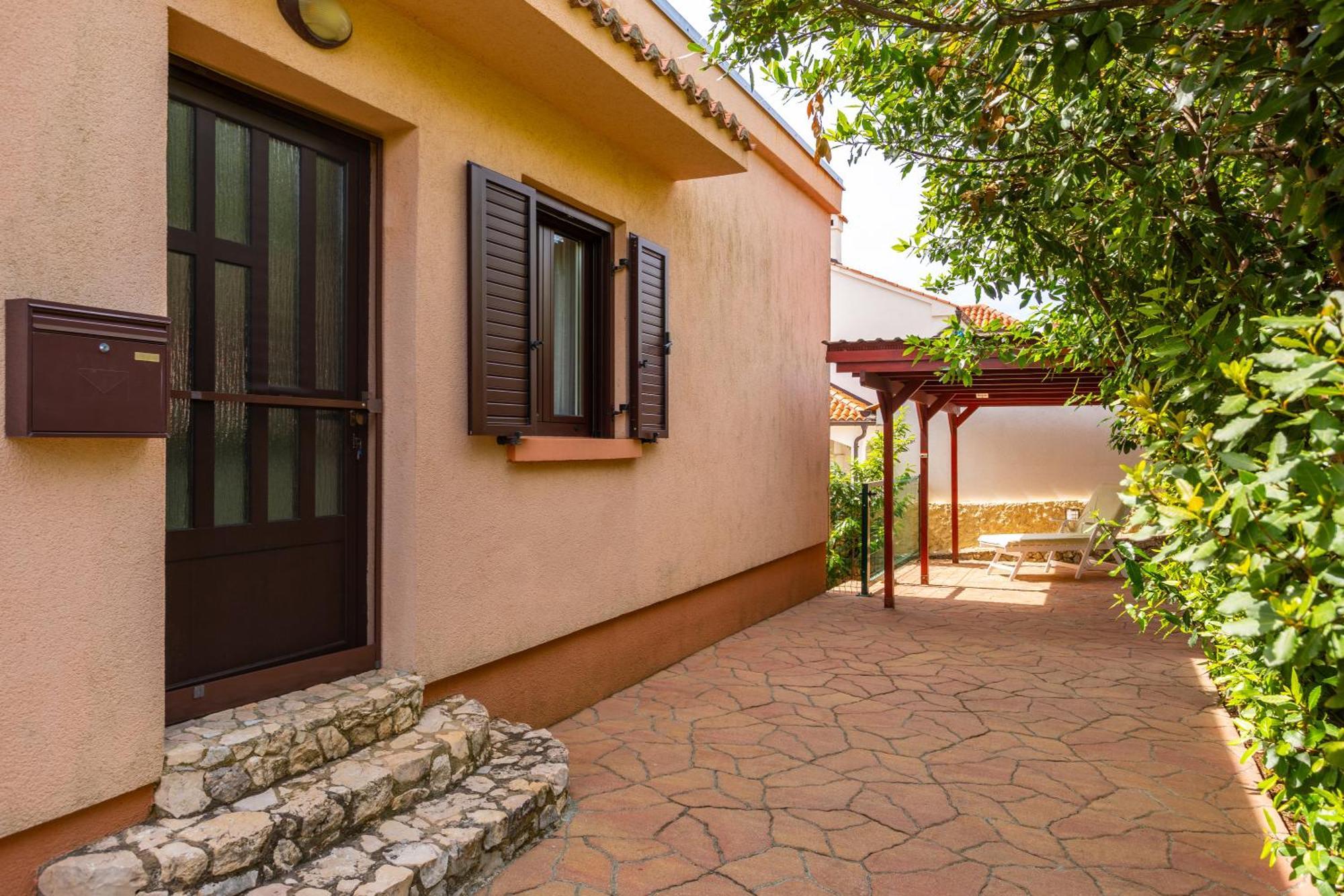 Apartments Villa Temer Pinezići Exteriör bild