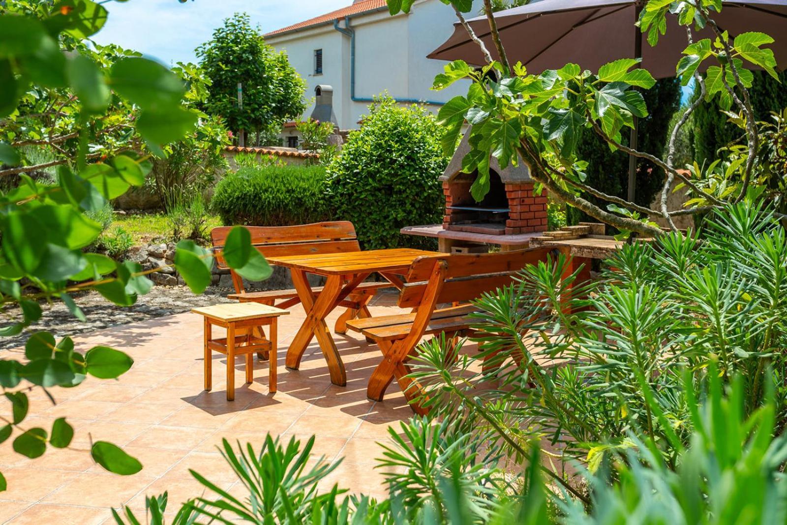 Apartments Villa Temer Pinezići Exteriör bild